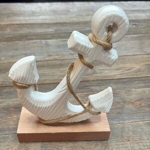 Sun & Sea wooden anchor decor.